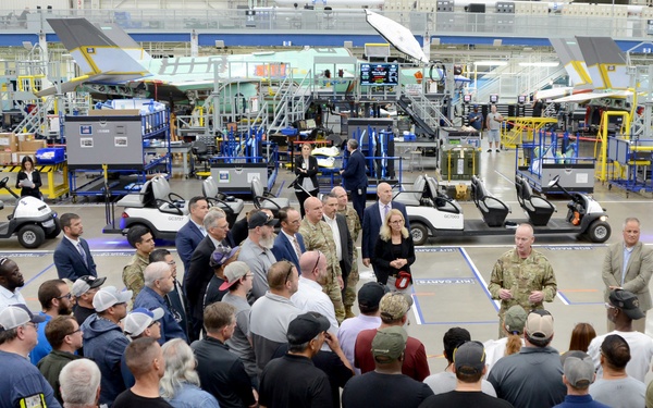 “They are the last line of defense for quality” … F-35 PEO visits Fort Worth assembly line, praises workers