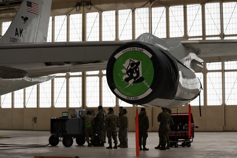 962nd AMU trains on AWACS