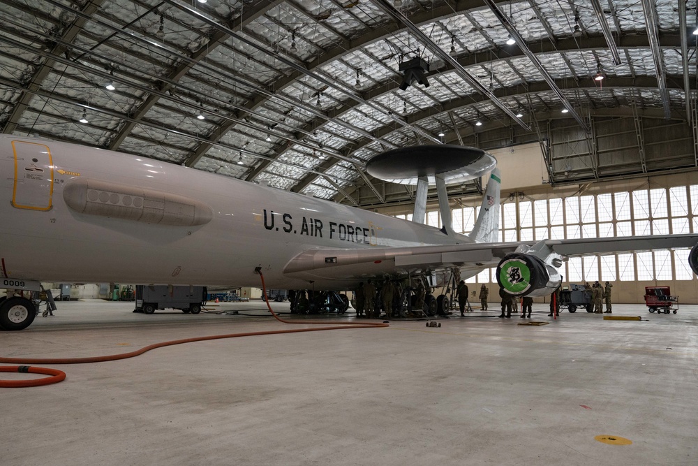 962nd AMU trains on AWACS