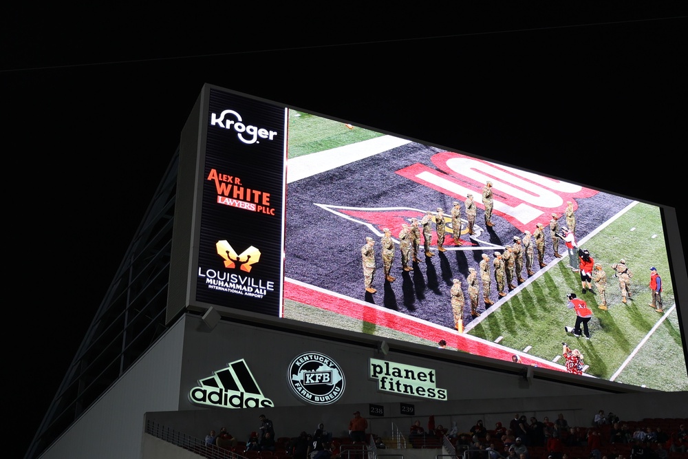 DVIDS - News - Soldiers recognized at St. Louis Cardinals game