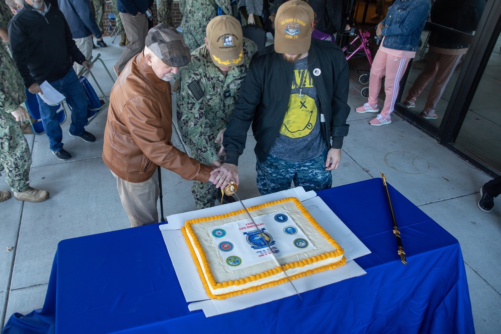 Norfolk Naval Shipyard’s Veterans Employee Readiness Group Leads Annual Celebration of Our Veterans During Fall-In for Colors