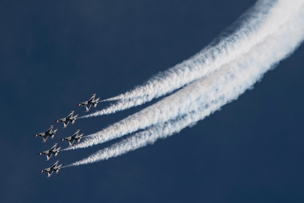 Dvids Images Thunderbirds Perform At Aviation Nation 2022 [image 4