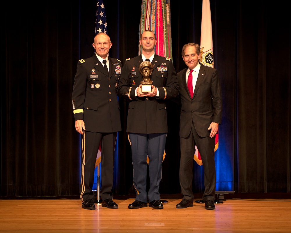 Army Officers presented leadership award at Pentagon