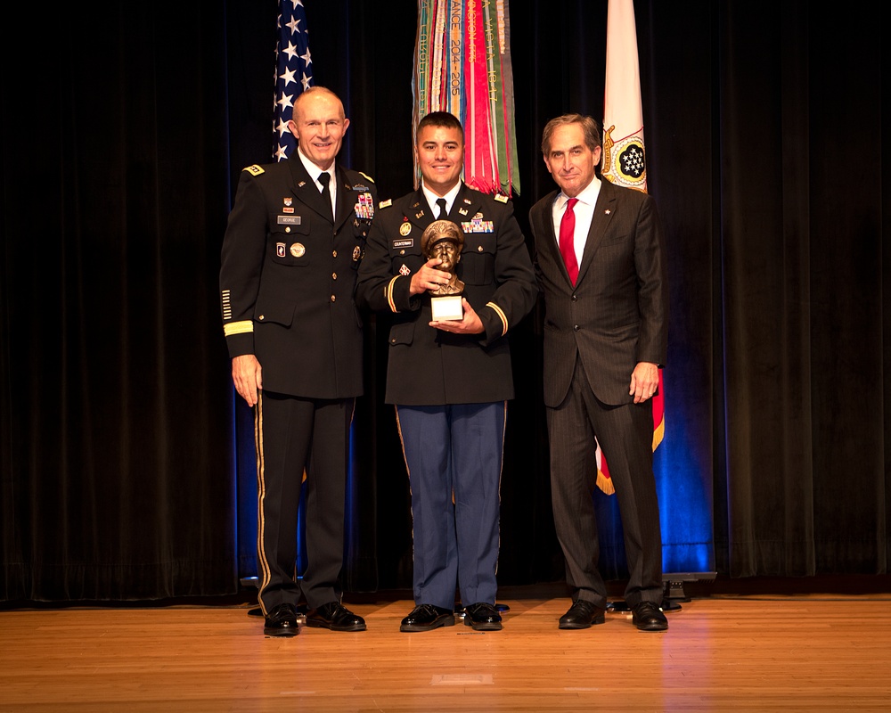 Army Officers presented leadership award at Pentagon