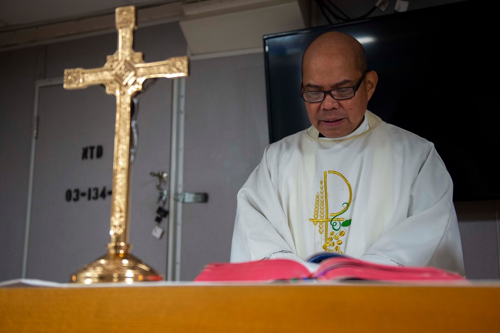 USS Carl Vinson (CVN 70) Roman Catholic Mass