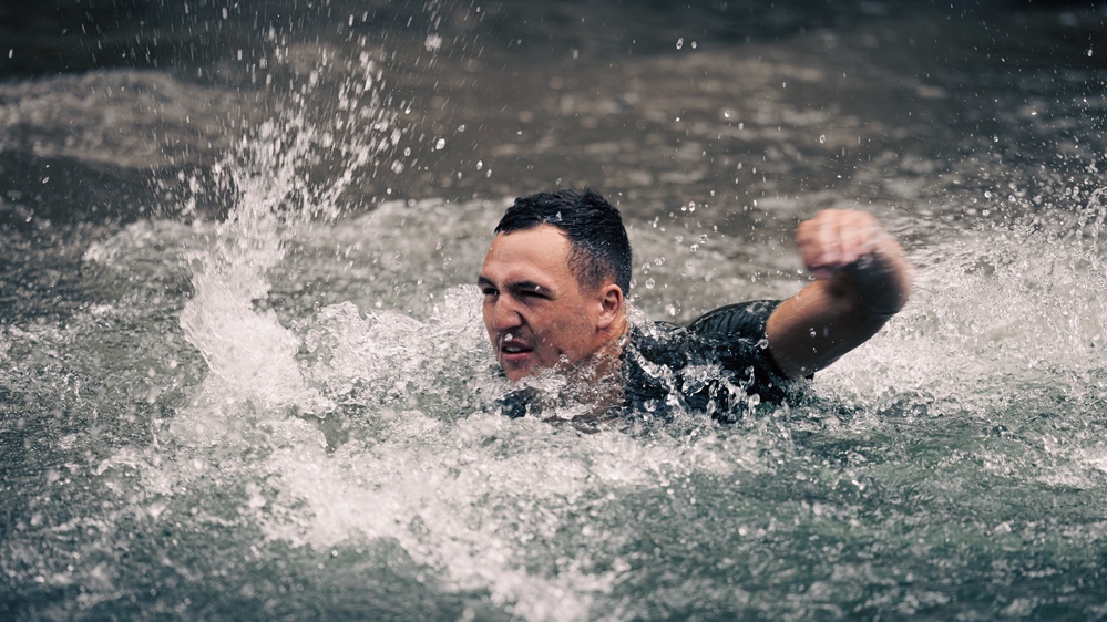 8th ESB Marines participate in stream-crossing training