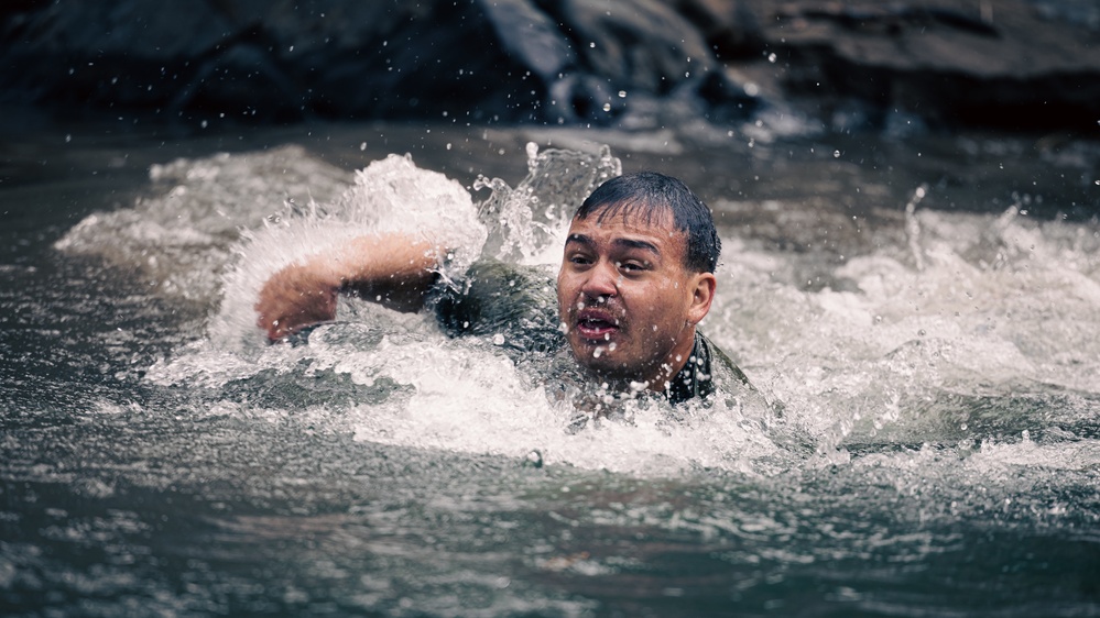 8th ESB Marines participate in stream-crossing training