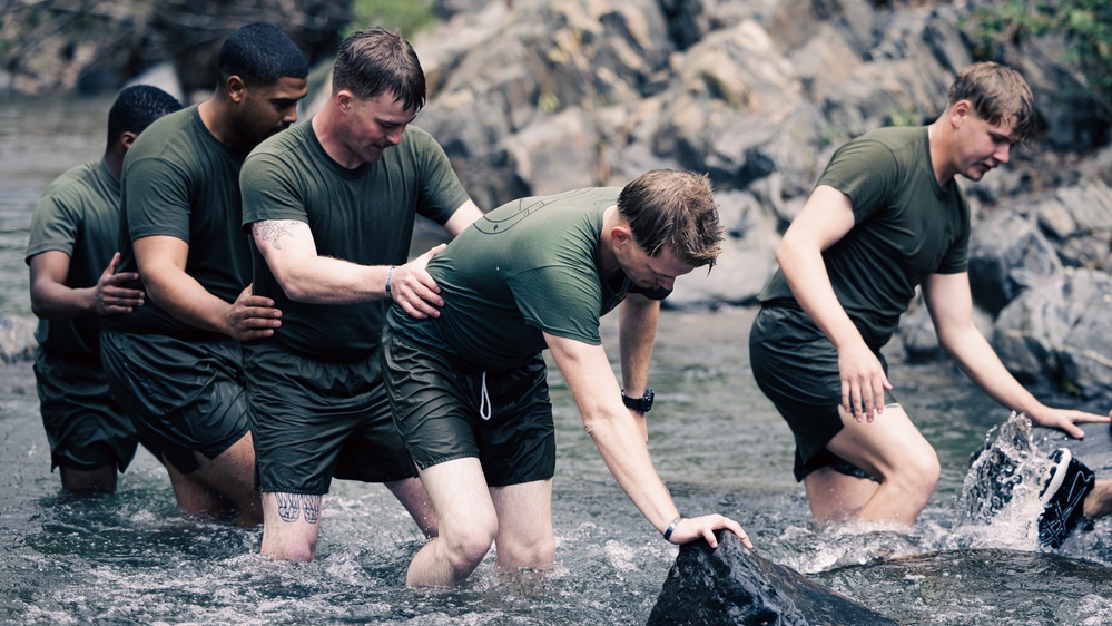 8th ESB Marines participate in stream-crossing training