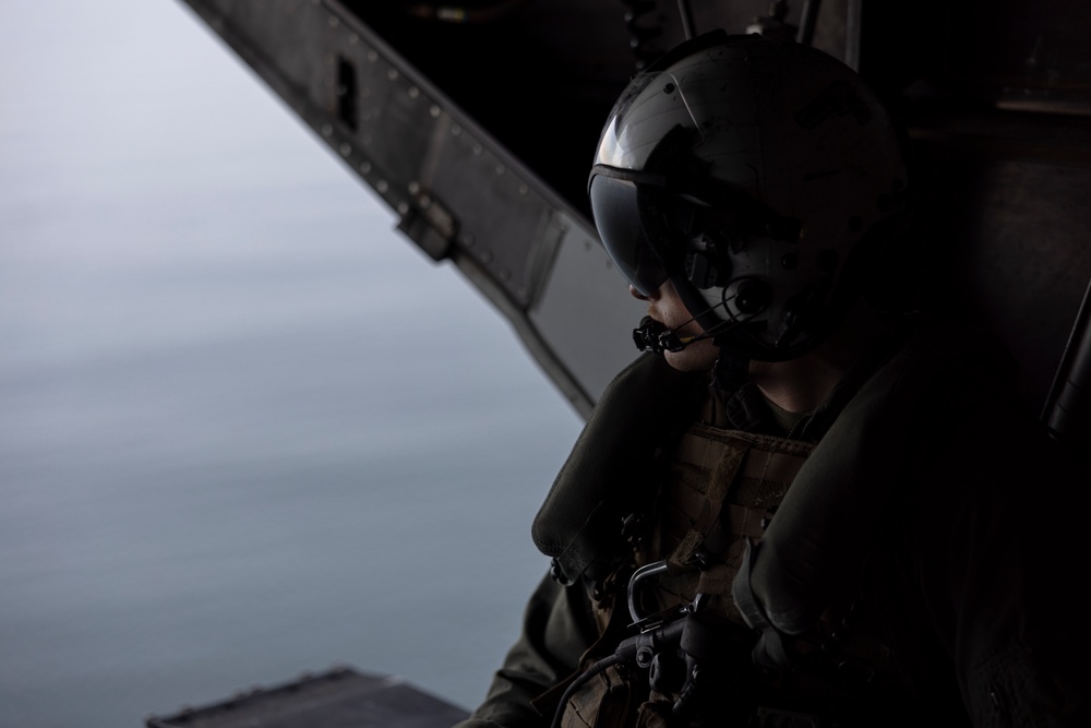 26th MEU Integrates with SOF During Hoist/HRST Training