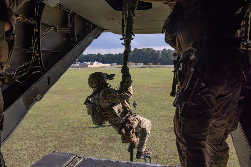 DVIDS - Images - 26th MEU Integrates with SOF During Hoist/HRST ...