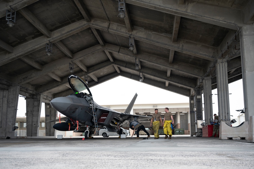 Raptors wrap-up arrival at the 18th Wing