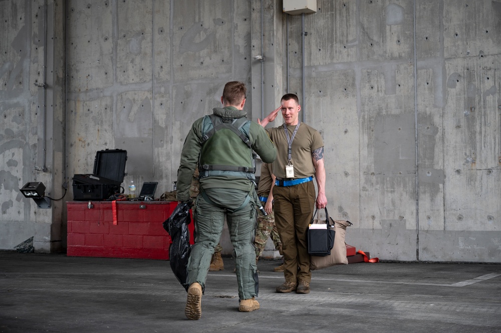 Raptors wrap-up arrival at the 18th Wing