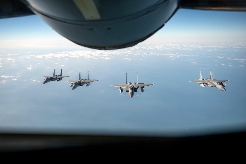 909th ARS refuels the Eagles