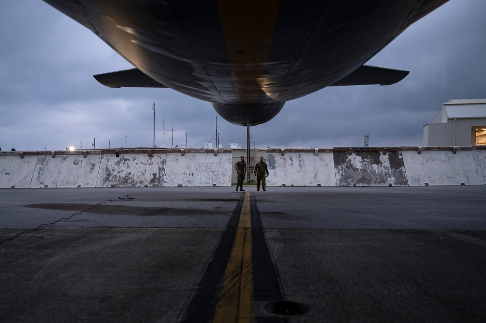 909th ARS refuels the Eagles