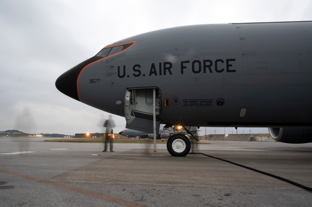 909th ARS refuels the Eagles