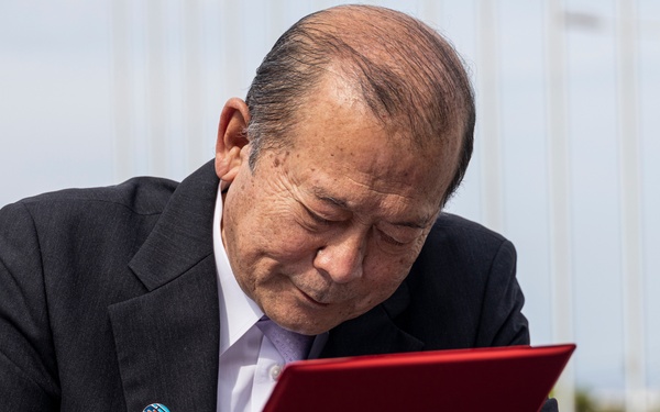 MCIPAC Commanding General, Okinawa community leaders sign LIA