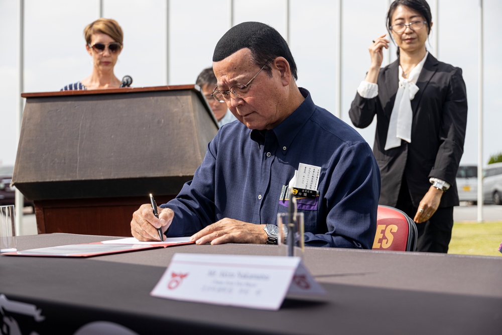 MCIPAC Commanding General, Okinawa community leaders sign LIA