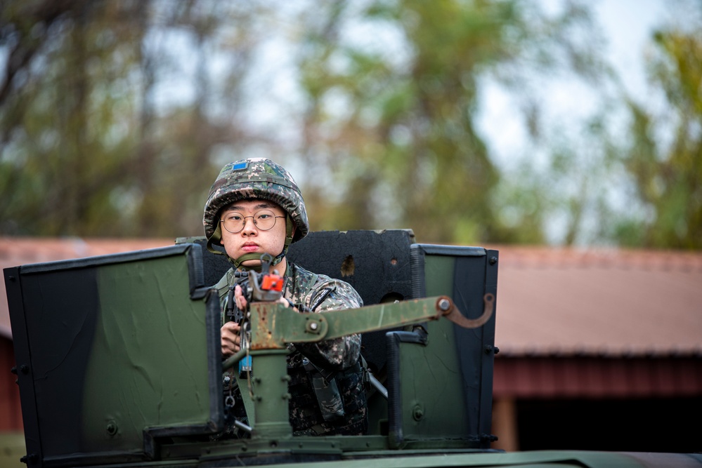 ROK MPs/U.S. Defenders tackle Combat Readiness Course