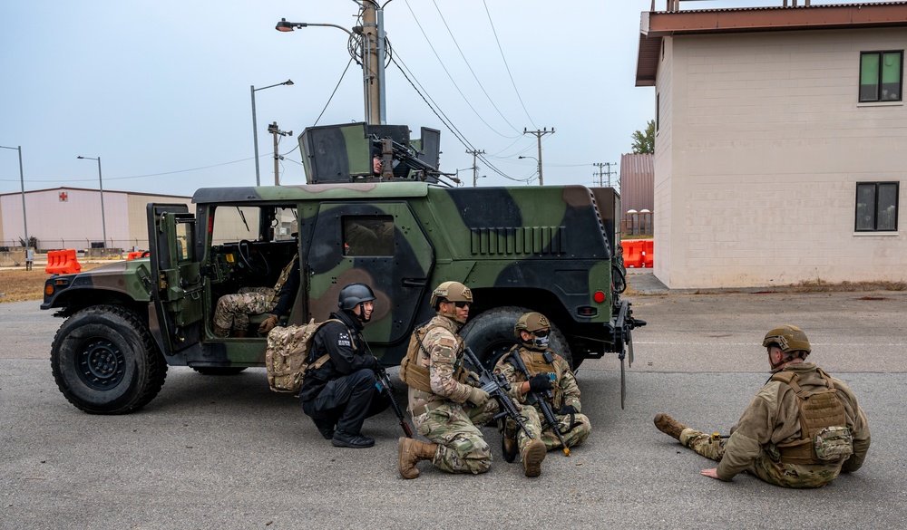 ROK MPs/U.S. Defenders tackle Combat Readiness Course