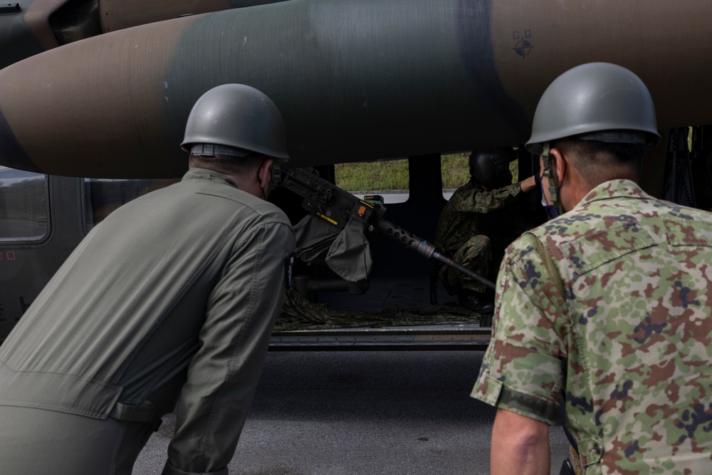 Marines of MAG-36 Visit 15th Helicopter Unit, 15th Brigade, Japan Ground Self Defense Force