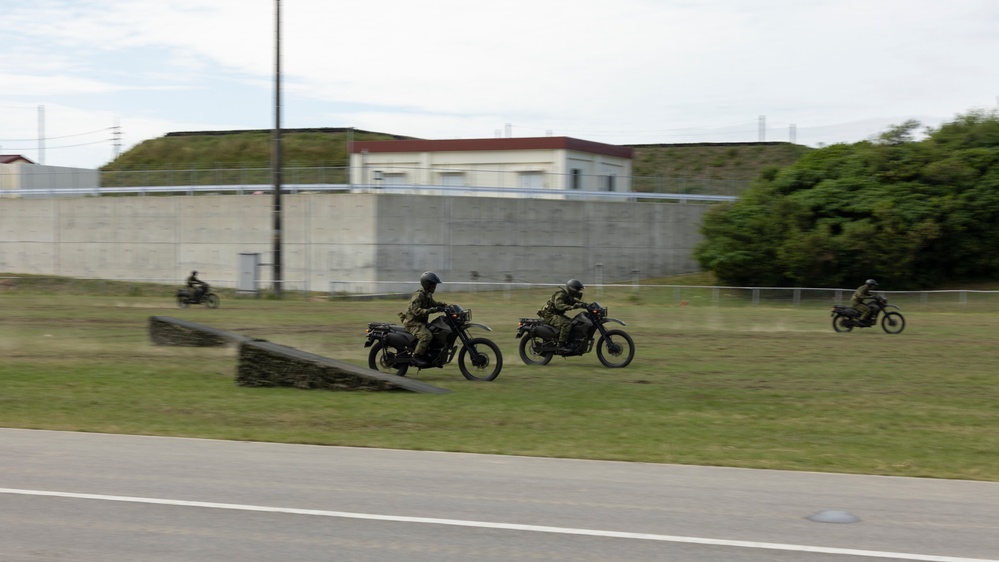 Marines of MAG-36 Visit 15th Helicopter Unit, 15th Brigade, Japan Ground Self Defense Force