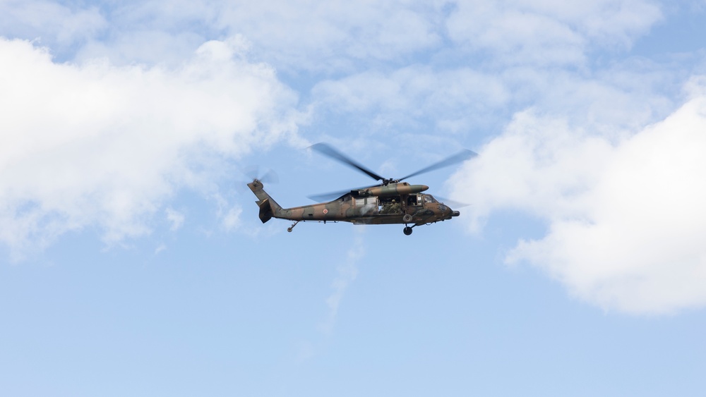 Marines of MAG-36 Visit 15th Helicopter Unit, 15th Brigade, Japan Ground Self Defense Force