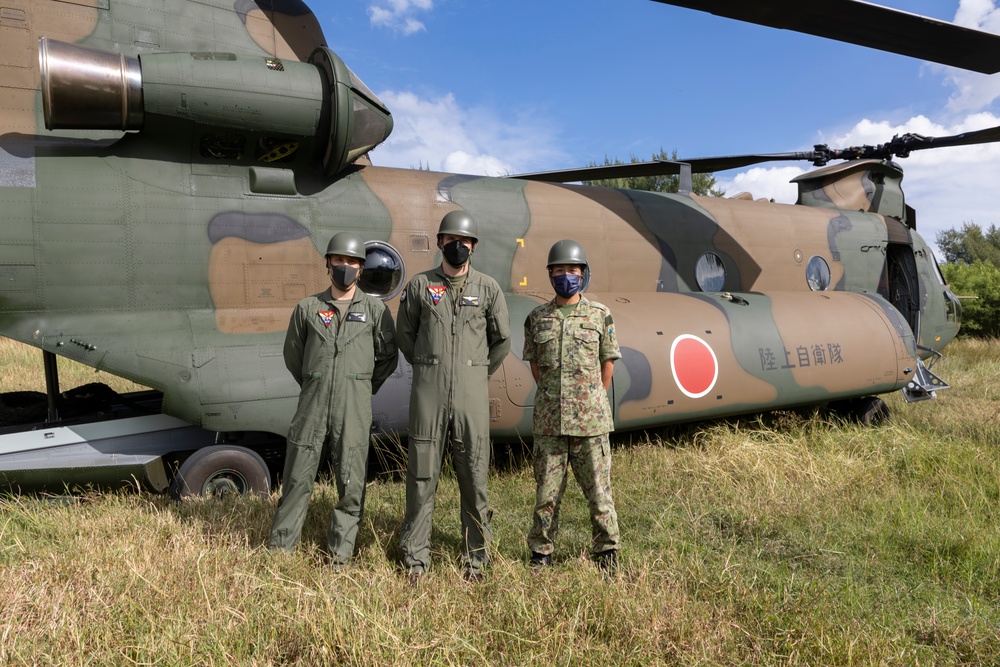 Marines of MAG-36 Visit 15th Helicopter Unit, 15th Brigade, Japan Ground Self Defense Force