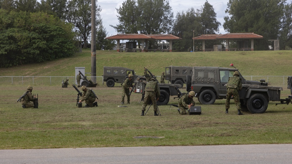 Marines of MAG-36 Visit 15th Helicopter Unit, 15th Brigade, Japan Ground Self Defense Force