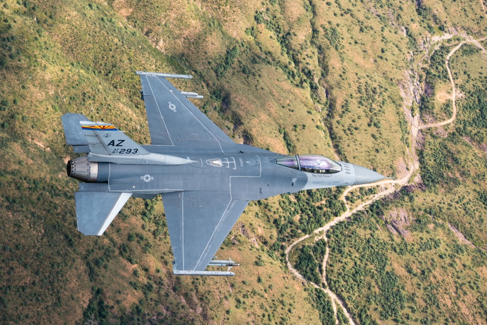 Arizona National Guard F-16 soars over Tucson