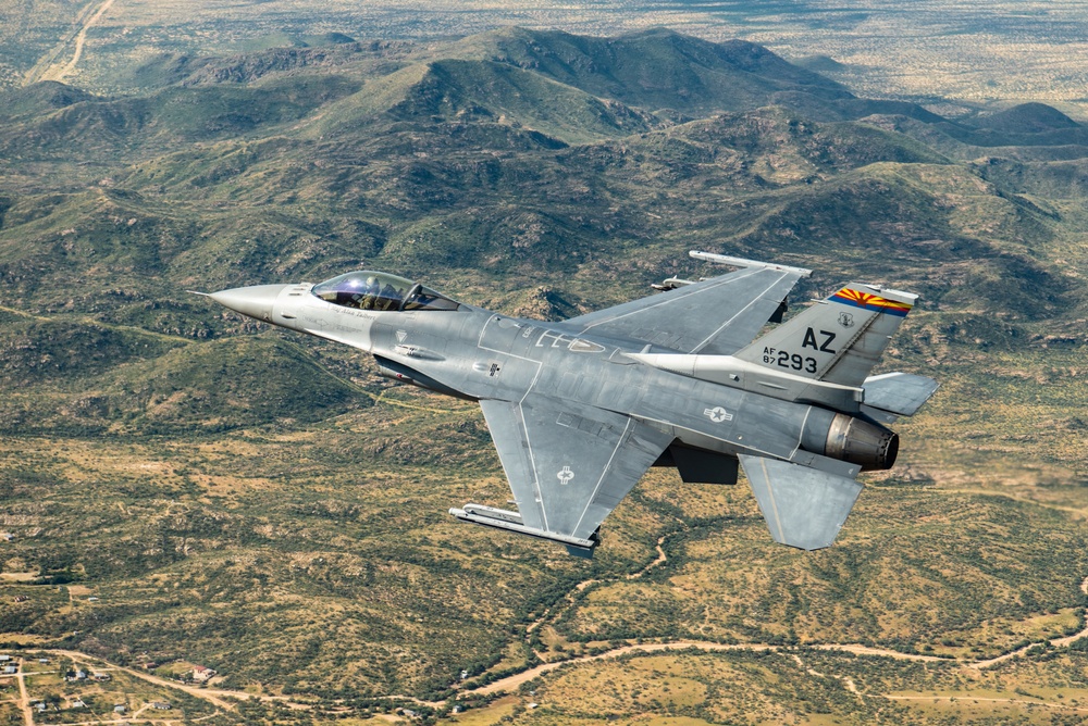 Arizona National Guard F-16 soars over Tucson