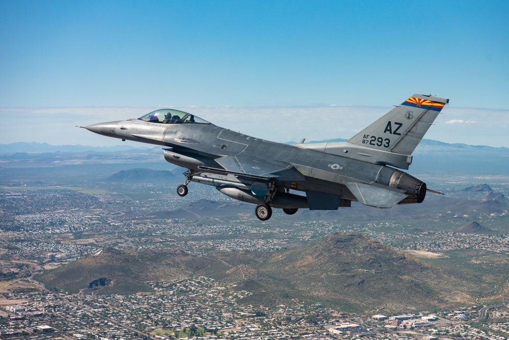 Arizona National Guard F-16 soars over Tucson