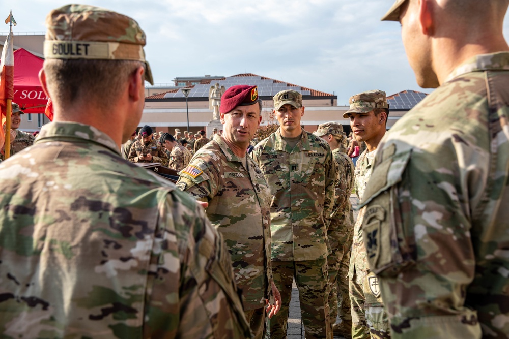 CSM Teakell congratulates Soldiers