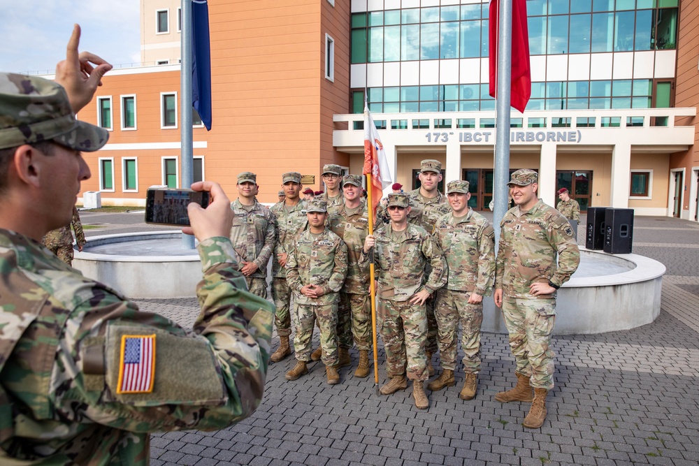 SETAF-AF Soldiers pose for photo