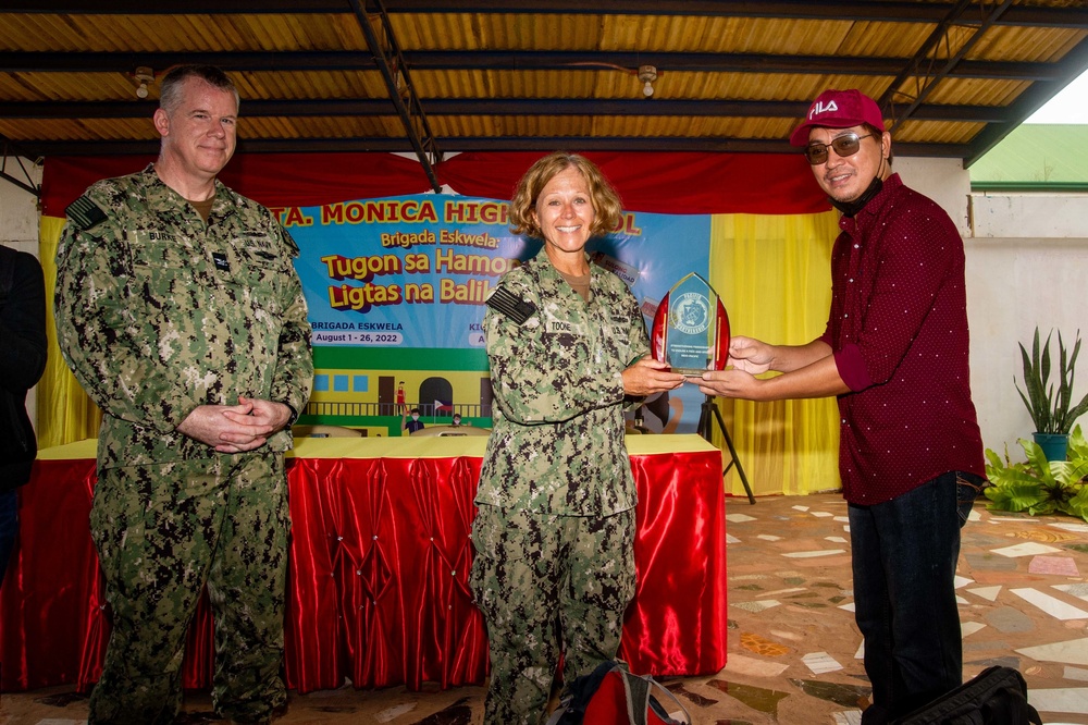 Pacific Partnership 2022 leaders tour Santa Monica Health Fair