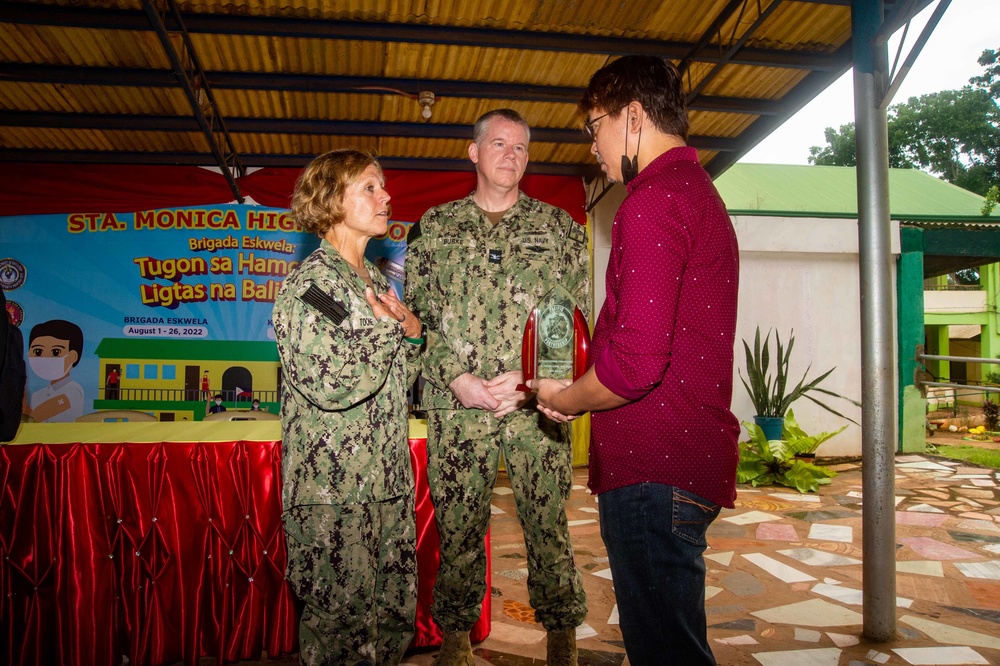 Pacific Partnership 2022 leaders tour Santa Monica Health Fair