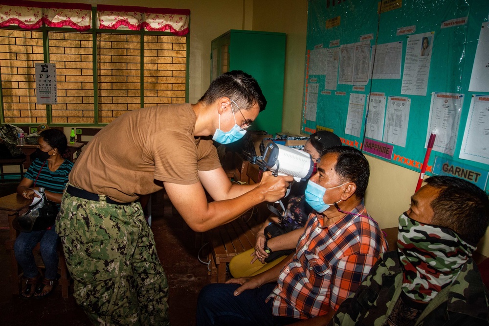 Pacific Partnership 2022 leaders tour Santa Monica Health Fair