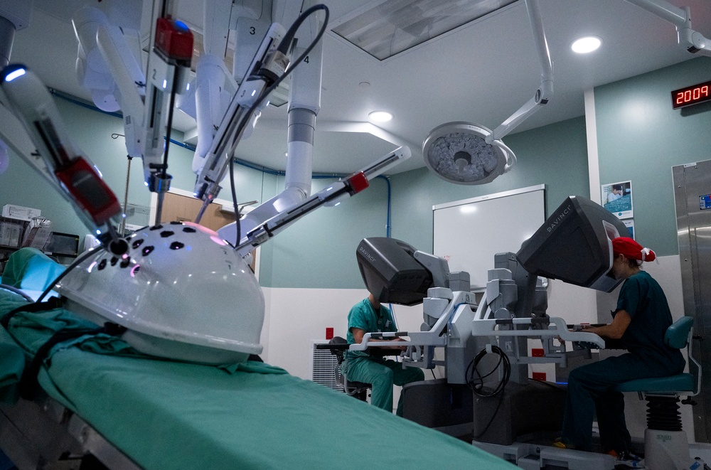 Physicians perform first surgery with new robotics system