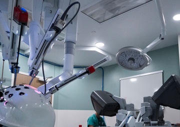 Physicians perform first surgery with new robotics system