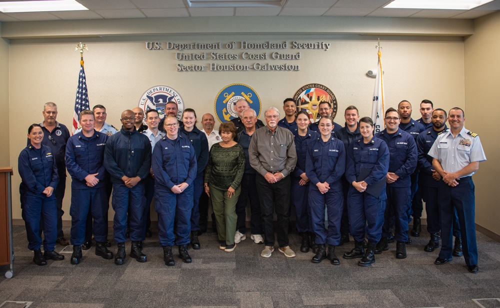 Coast Guard recognizes personnel for lifesaving rescue during ceremony in Houston, Texas