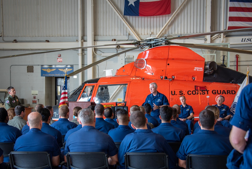 Coast Guard vice commandant visits units in Houston, Texas