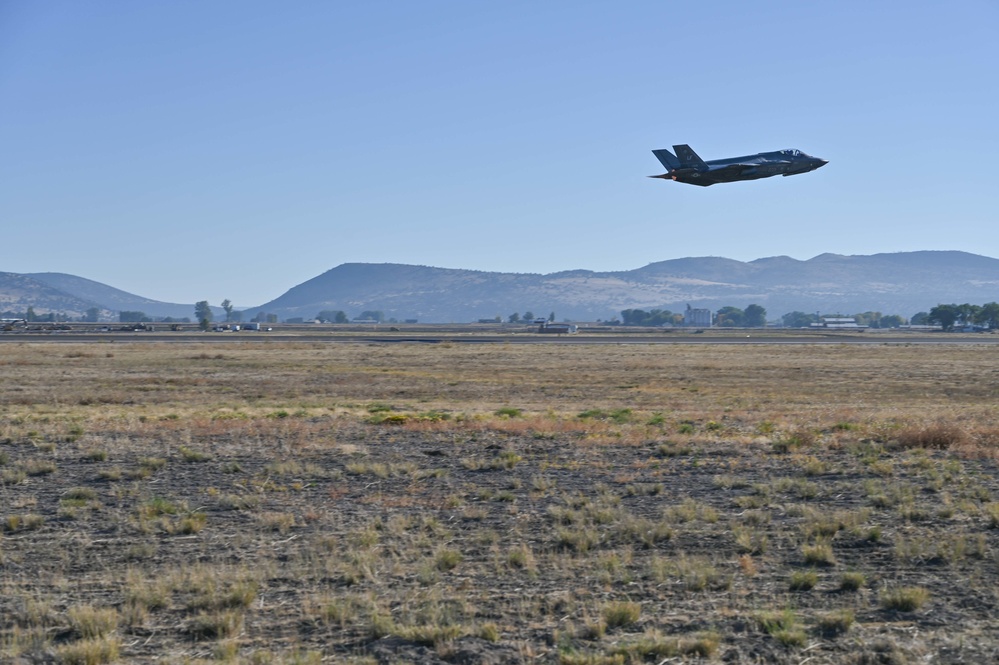 San Francisco 49ers honored 173rd Fighter Wing Airmen following