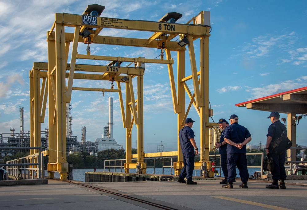 Coast Guard vice commandant visits units in Houston, Texas