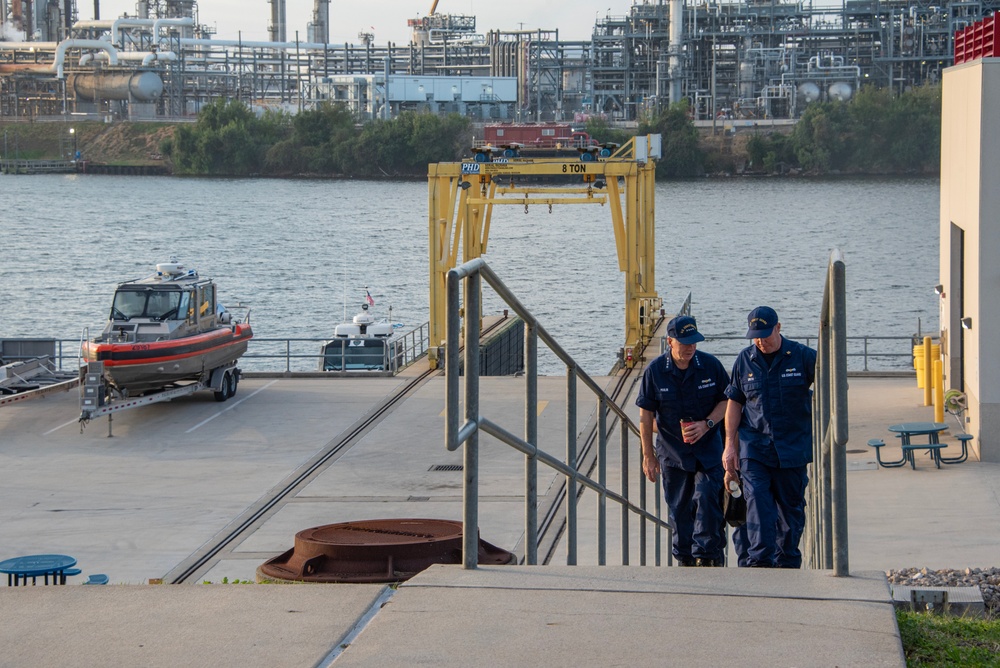 Coast Guard vice commandant visits units in Houston, Texas