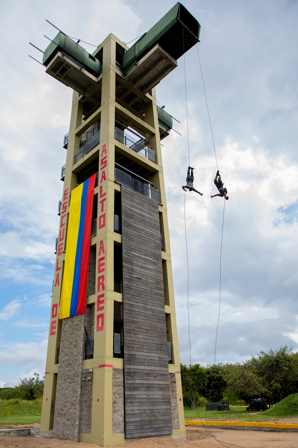 Exercise Southern Vanguard 23 Rappelling