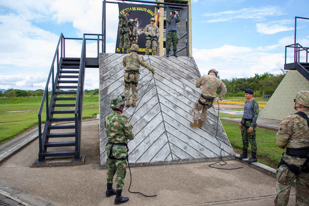 Exercise Southern Vanguard 23 Rappelling