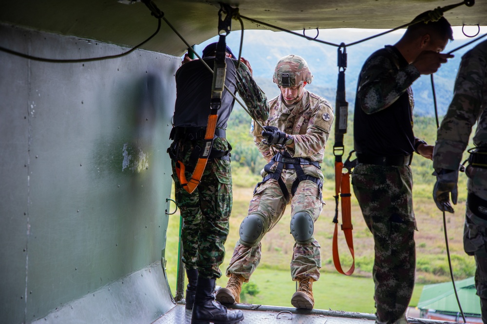 Exercise Southern Vanguard 23 Rappelling