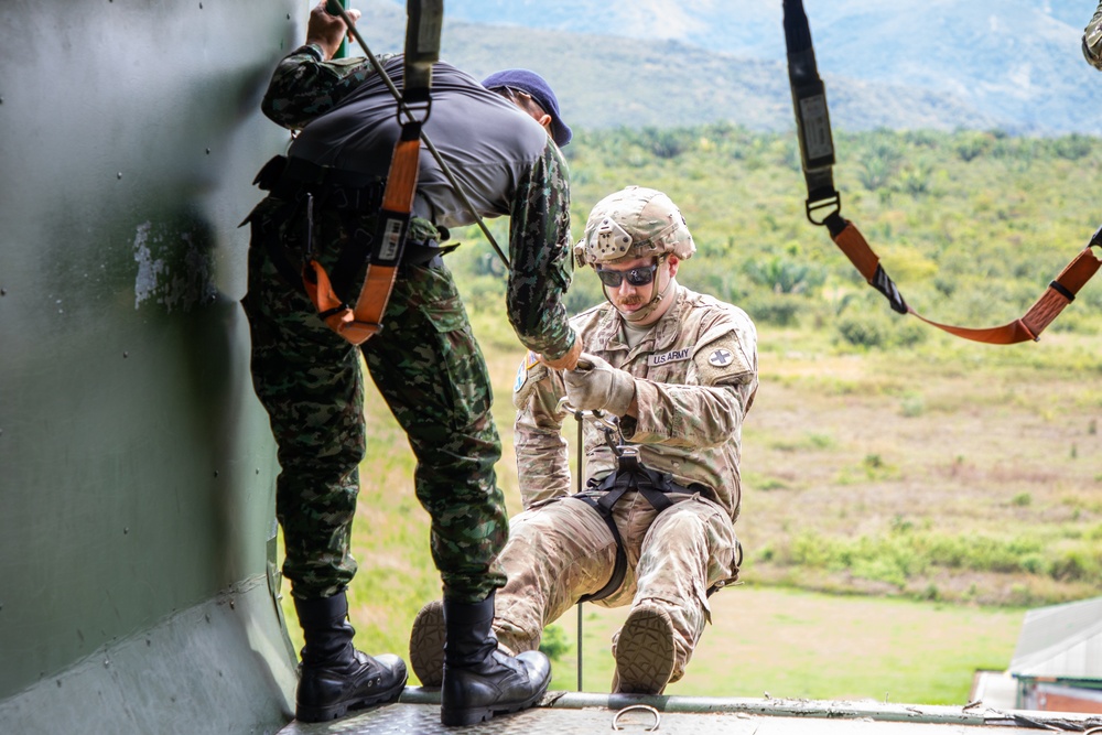 Exercise Southern Vanguard 23 Rappelling