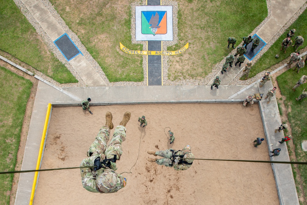 Exercise Southern Vanguard 23 Rappelling