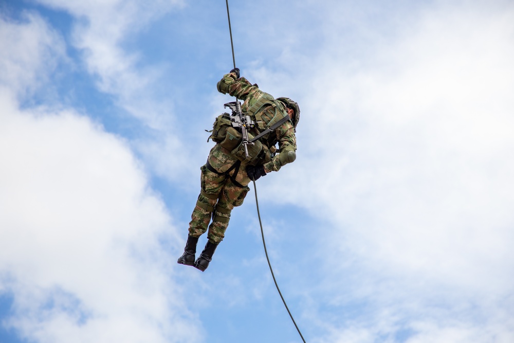 Exercise Southern Vanguard 23 Rappelling