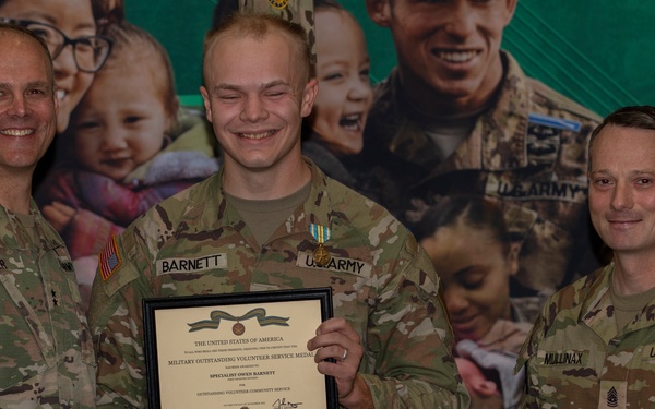 1st Infantry Division Recognized 14 Families, 9 Soldiers during VOQ Ceremony